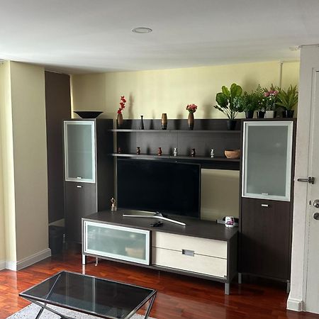 Delightful Condo In Central Location At Sukhumvit 49 Bangkok Exterior photo