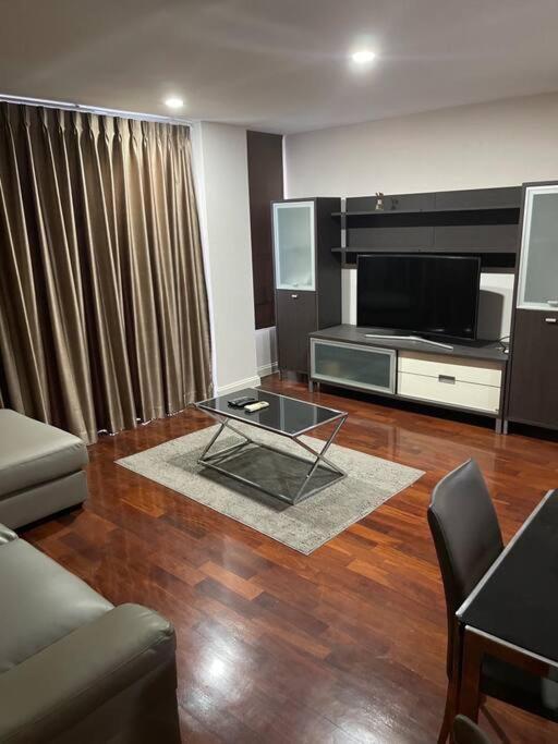 Delightful Condo In Central Location At Sukhumvit 49 Bangkok Exterior photo